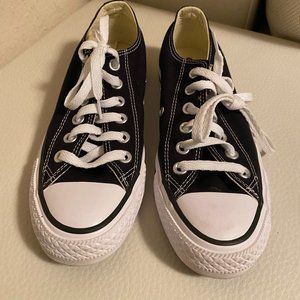 WOMEN'S BLACK CONVERSE - US SIZE 6.5